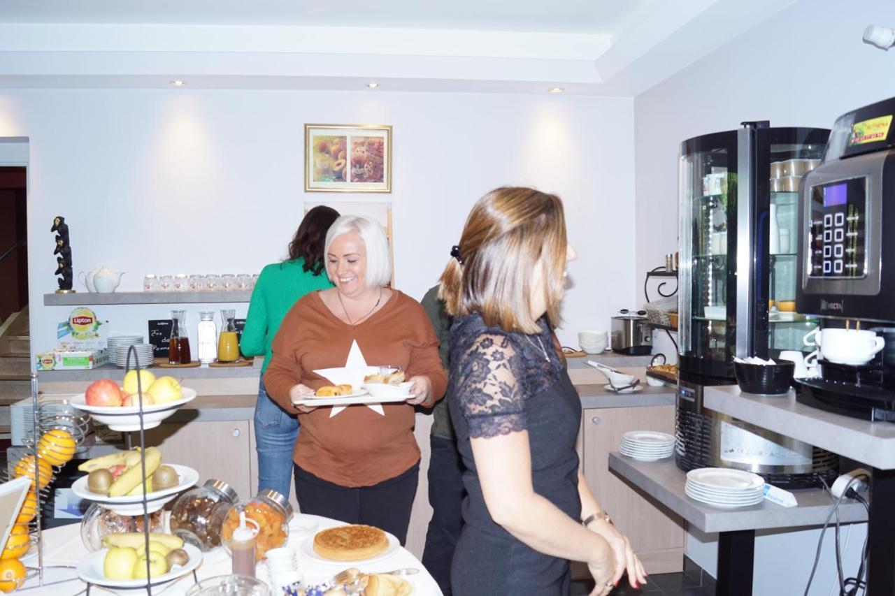 Onet-le-Chateau Logis Hotel Aux Berges De L'Aveyron מראה חיצוני תמונה